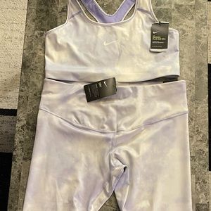 NWT lavender and white Nike leggings and matching sports bra both size 1X